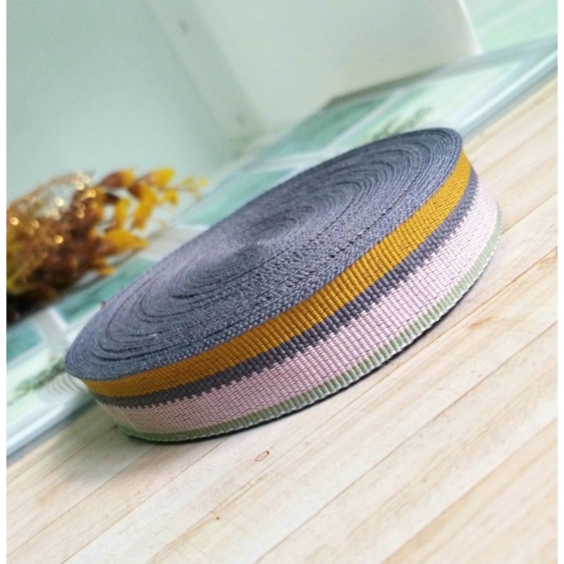 

per gulung isi 15 meter,pita salur motif pelangi/lidi lebar 2cm.