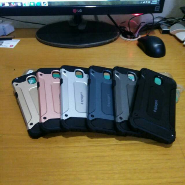 Case Spigen Samsung J7 Pro Hardcase Backcase