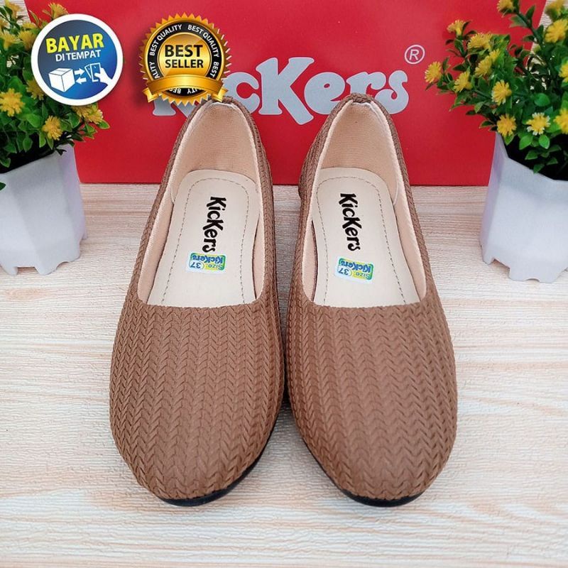 Sepatu Wanita Slip On