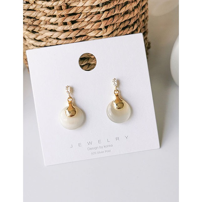 LRC Anting Tusuk Fashion White Round Alloy Imitation Opal Earrings D98372