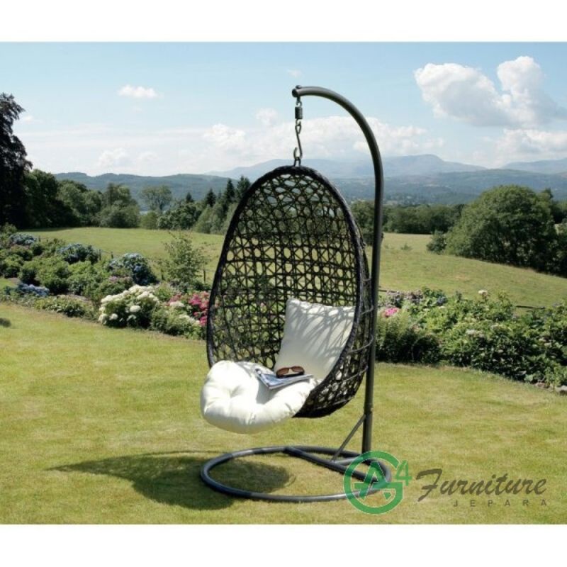 Kursi Ayunan Rotan Manjur
