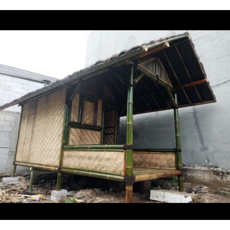 Rumah Bambu/kerajinan bambu/gazebo bambu ukuran 4x2 meter