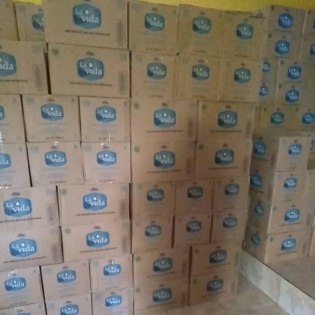 

air mineral Lavida gelas ukuran 220ml dan air mineral lavida ukuran 600ml