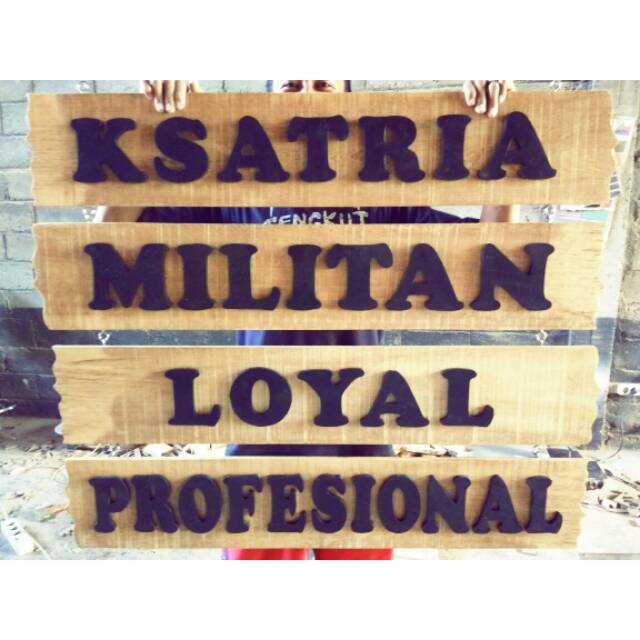 

PAPAN NAMA KOSTUM
