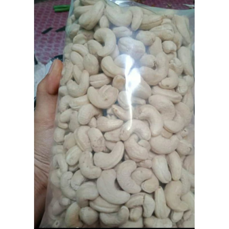 

Kacang Mede Mentah