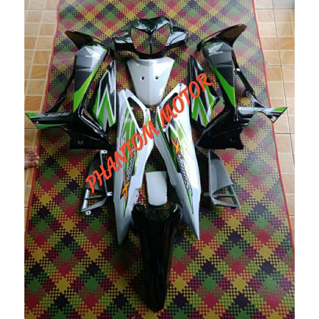 COVER BODY HALUS SUPRA X 125 BATMAN PUTIH HITAM
