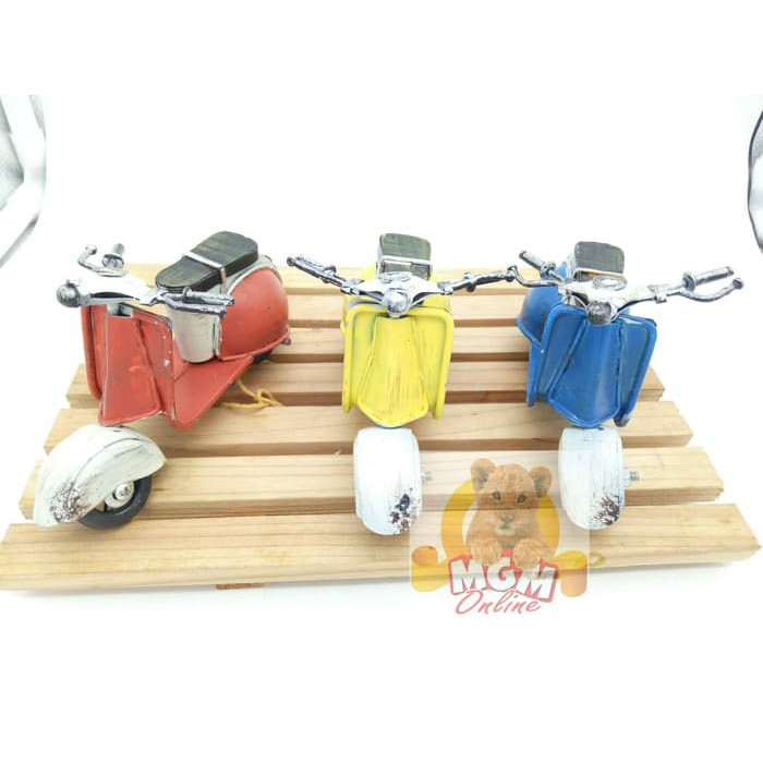 HANDMADE Pajangan Miniatur vespa / Motor vespa Klasik