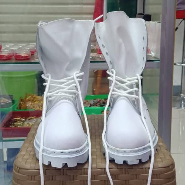 Sepatu pdl putih