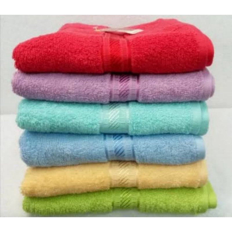 handuk merah putih ukuran 70x135cm