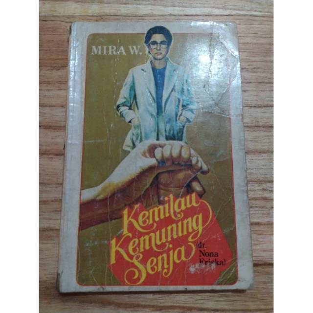 Novel Kemilau Kemuning Senja - Mira W