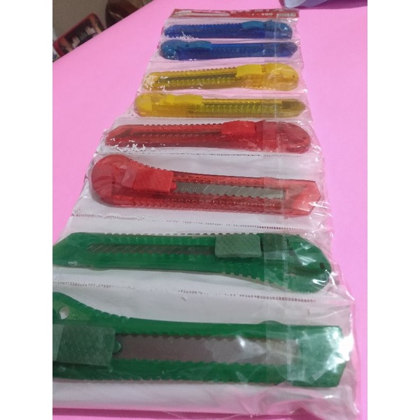 

CUTTER MONTANA UKURAN SEDANG CUTTER MURAH TAJAM