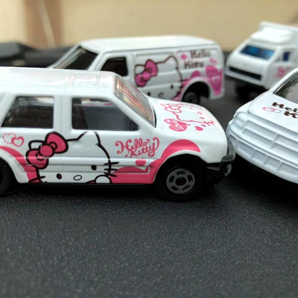 Parfume Pewangi Mobil Parfum Pajangan Miniatur Mobil HELLO KITTY 4 in 1 set