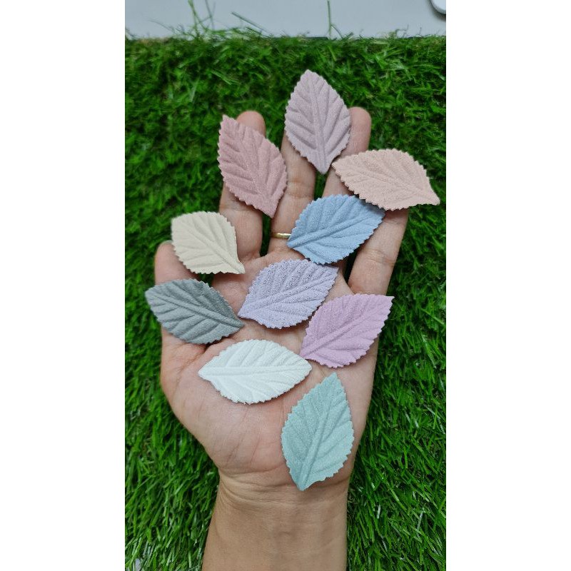 DAUN SUEDE 2x3.5cm dijual perLEMBAR