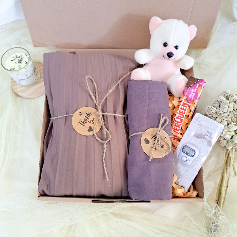 Gift Box Birthday / Hampers Rok Plisket / Kado ulang tahun / Hampers OOTD