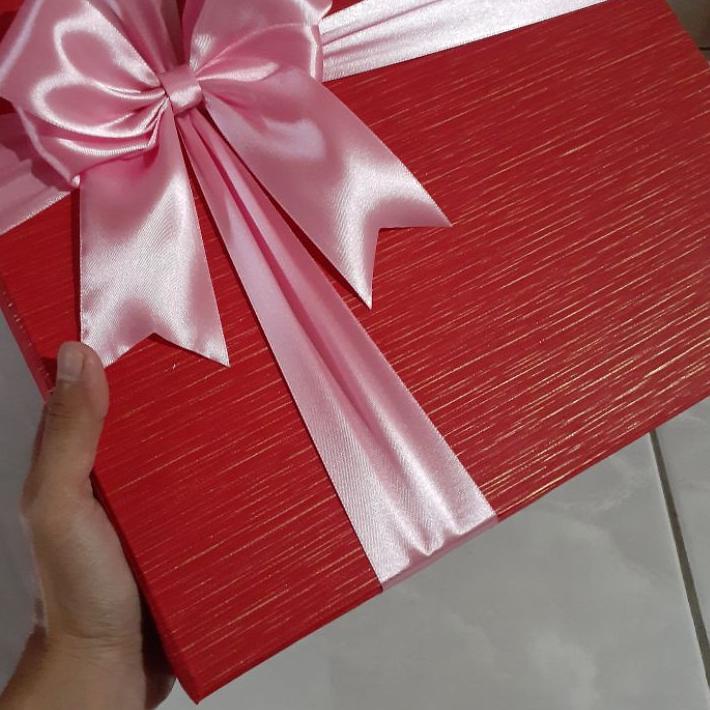

Flash Sale - KOTAK HADIAH SPESIAL HARDBOX HAMPERS CANTIK VOLUME 2 KG