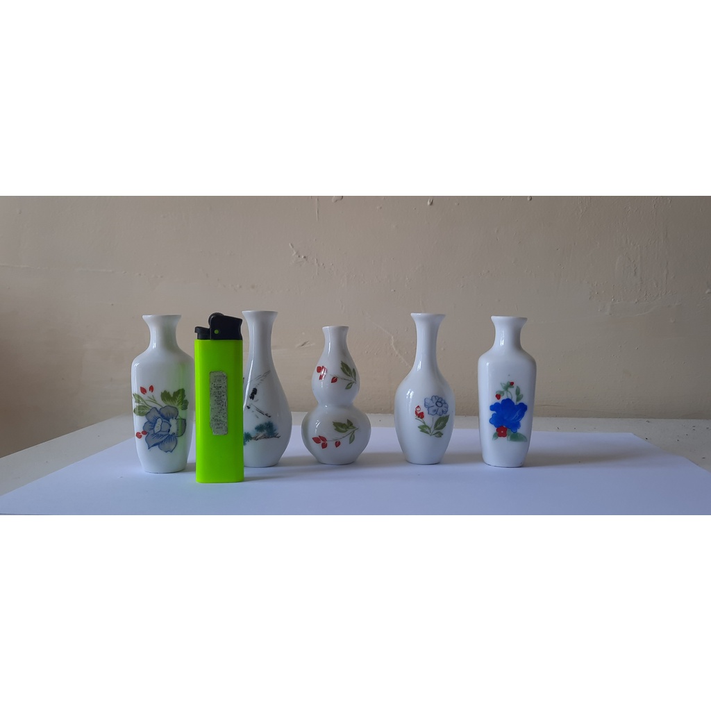 Pajangan/hiasan/acsesooris untuk dekorasi rumah berupa guci keramik mungil antik