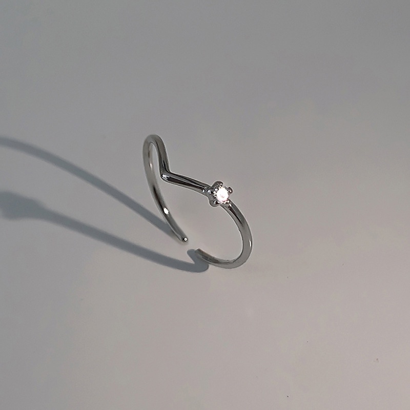 Cincin Bentuk V Aksen Kristal Zircon Warna Silver Untuk Wanita