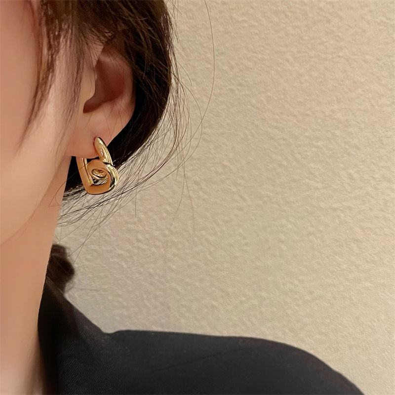 Anting Tusuk Motif Hati Merah Ala Korea Untuk Wanita