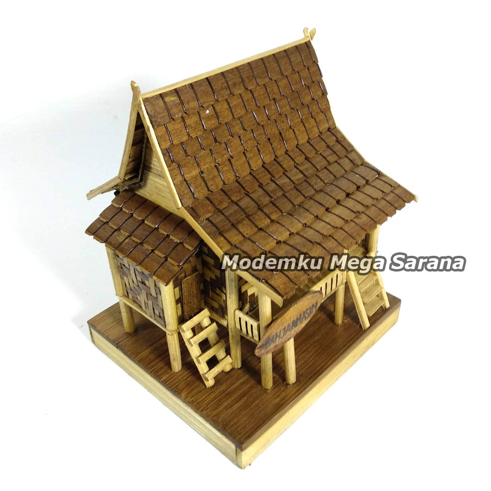 Miniatur Rumah Adat Banjar / Rumah Baanjung dari bambu - 20x13x15cm