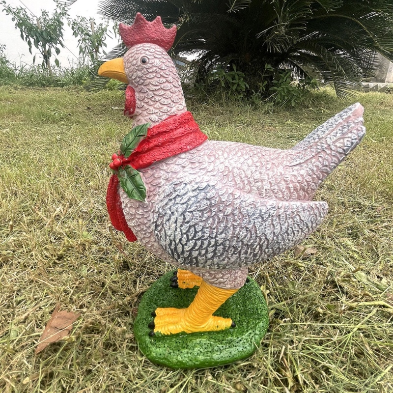 Ornamen Patung Hewan Ayam Dengan Syal Bahan Resin Untuk Dekorasi Taman