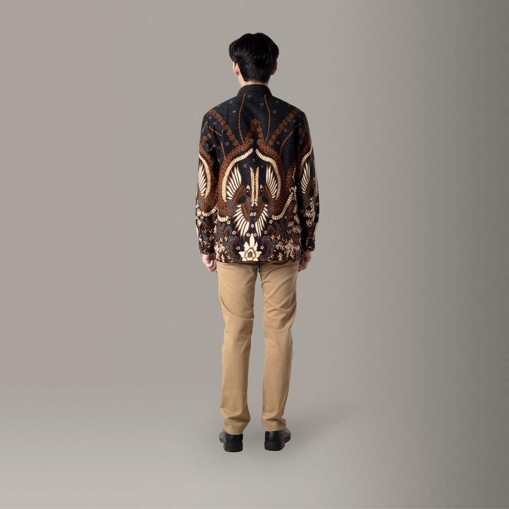 Benhill Kemeja Pria Batik Sutra Dobby Lengan Panjang  Hitam Motif 25090