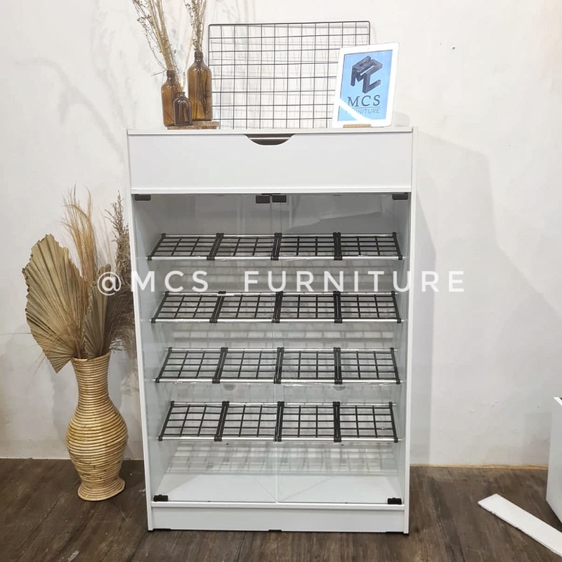 Rak /  Lemari Sepatu Kaca Minimalis Mebel MCS Furniture Semarang Demak Boja Kendal Ungaran Mranggen