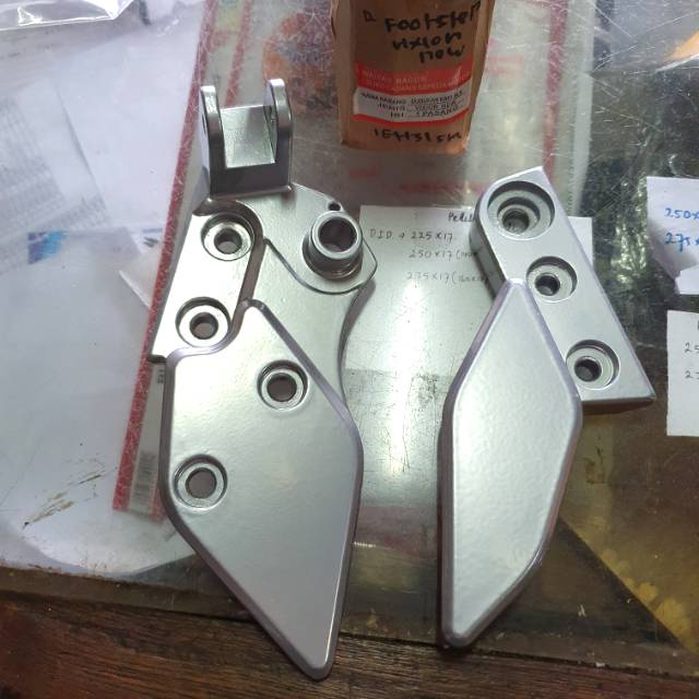 Dudukan footstep depan vixion new 2012 2013 2014 2015 2016 foot step set kanan kiri advance nvl