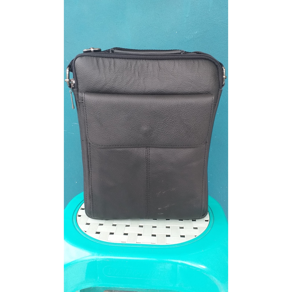 Tas Selempang Tas Keren Pria Kulit Asli Seleting Banyak Keren Ngak Mesti Mahal (W106) - Hitam