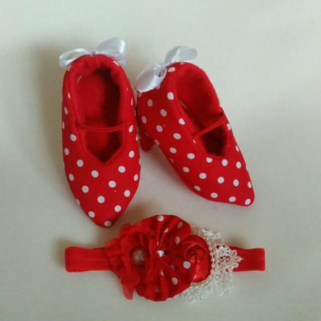 1 set (sepatu heels + bando)