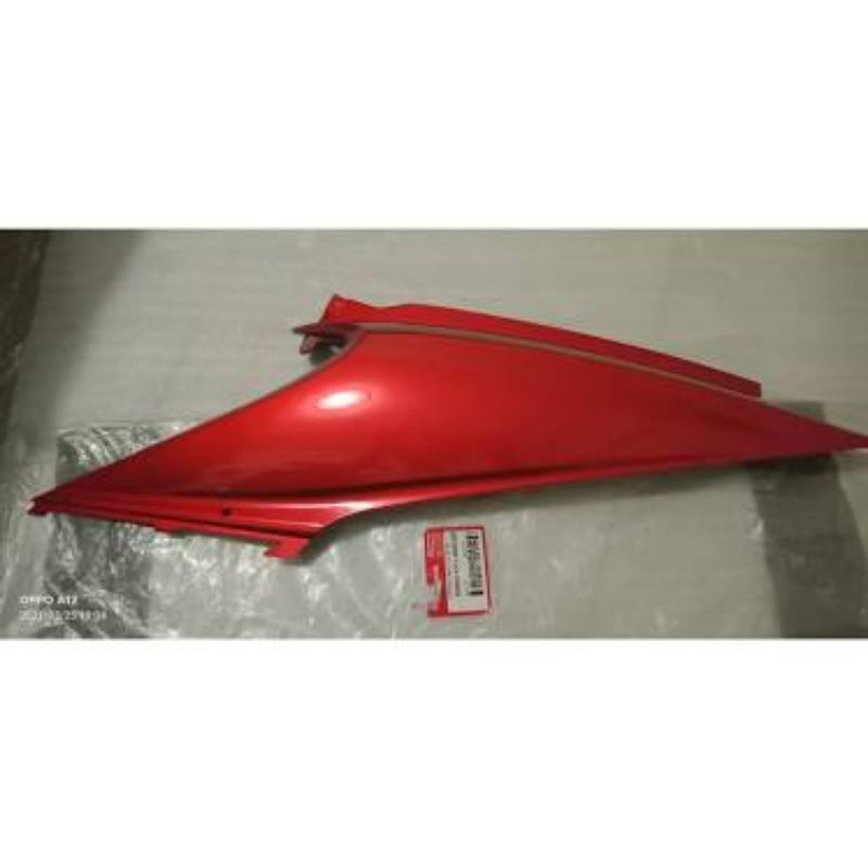 cover body belakang kiri merah beat karbu / 83600-KVY-960CSR