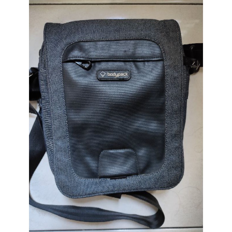 bodypack sling bag jeans