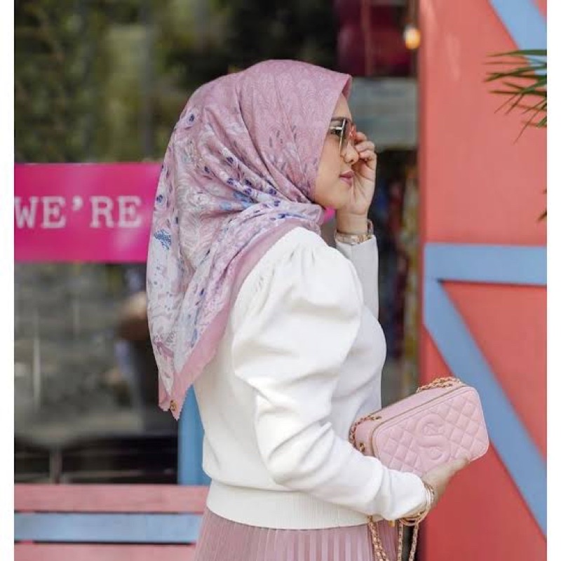 Buttonscarves Edera Series as is dan preloved