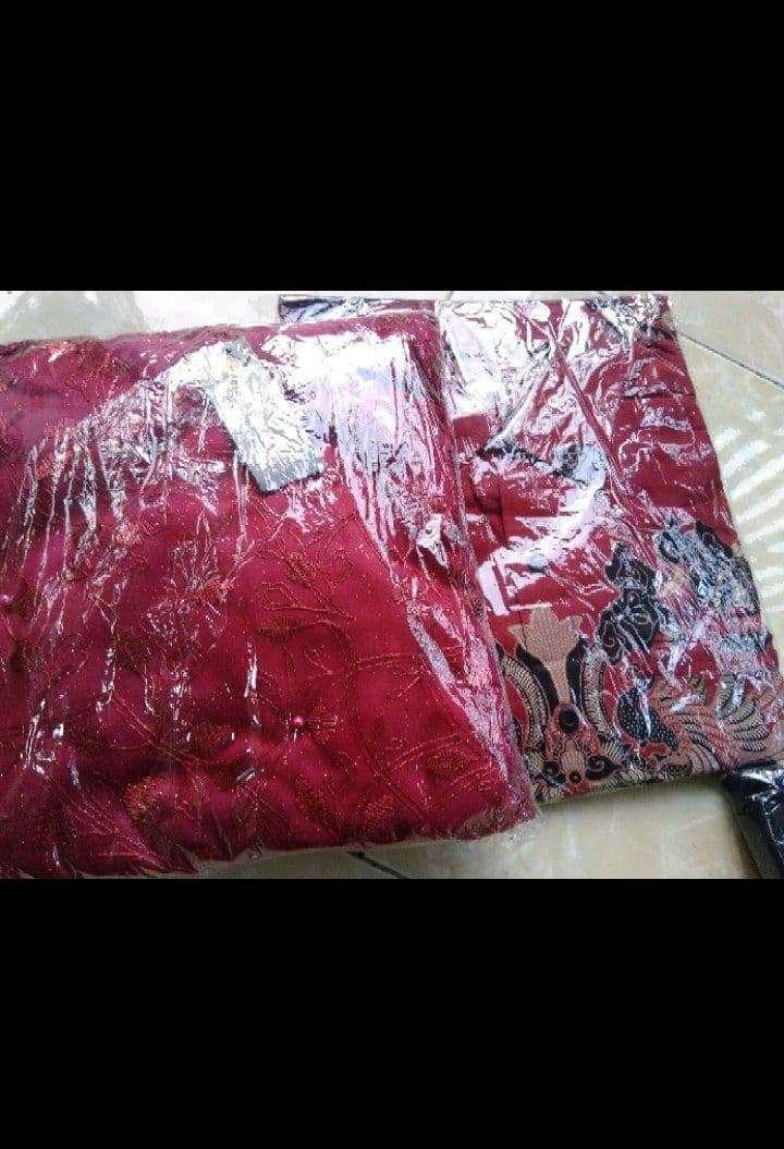 Batik Couple Kebaya Tunangan Set Pinguin Filya Merah Dan Hijau
