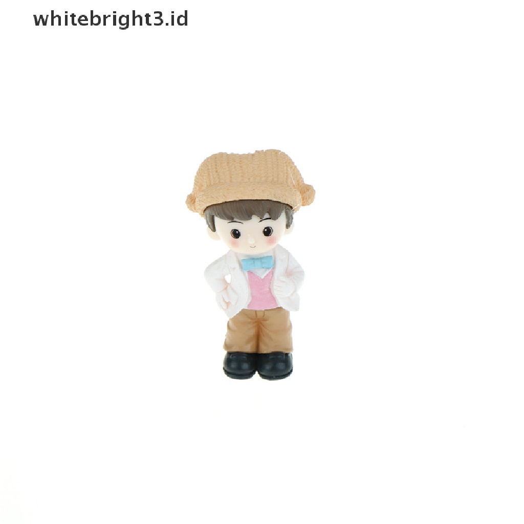 (whitebright3.id) Miniatur Pasangan Dengan Topi Bahan Resin Untuk Dekorasi Taman Mini