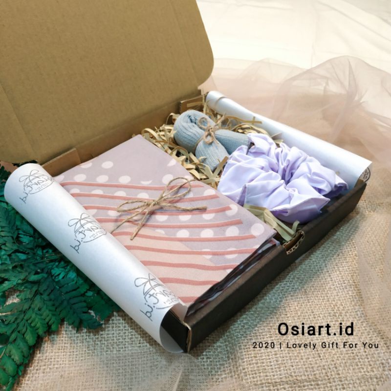 Osiart.id Hampers Hijab Motif Kado Pernikahan Wisuda Sidang Birthday Hadiah Cewek