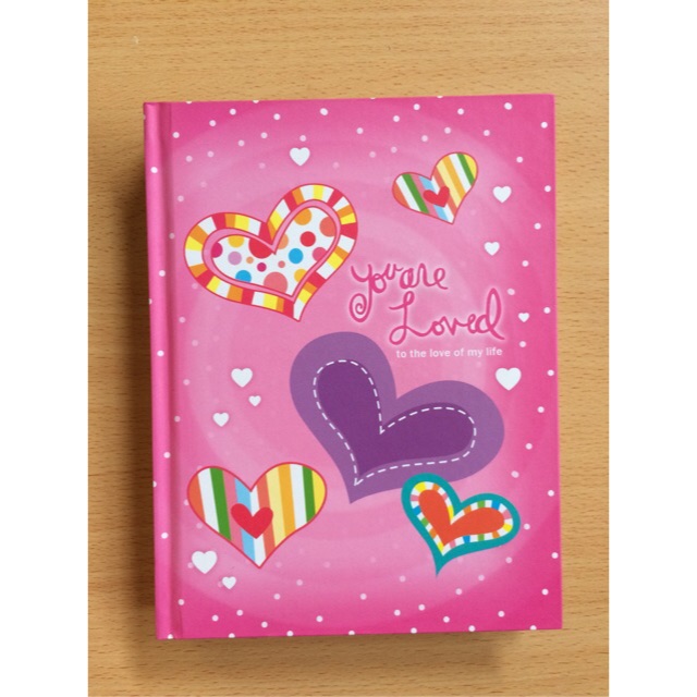 

Notebook Hard Cover A5 dengan pembatas pink merah love hati