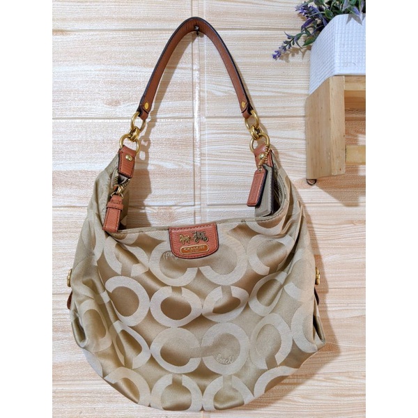 COACH HOBO AUTHENTIC PRELOVED