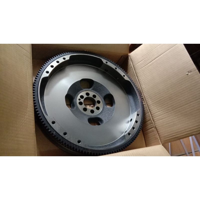 fly wheel atau gigi gendeng isuzu giga FTR