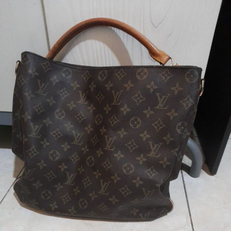 Tas pinggang Louis Vuitton