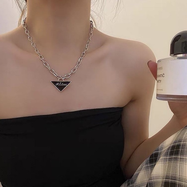 kalung segitiga milan black triangle necklace jka245(2D2)