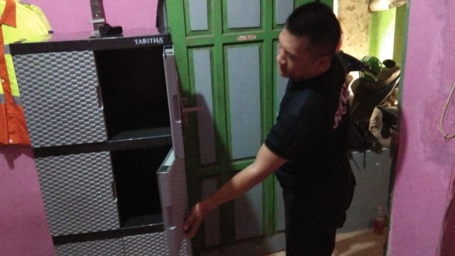 Lemari Plastik Lemari Pakaian Polos 4 Susun Promo Diskon Gede Termurah!!