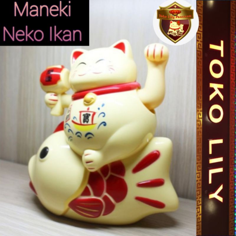 Maneki Neko Ikan / Kucing Lambai Ikan / Kucing Hoki Ikan / Lucky Cat naik Ikan / Lucky cat Imut