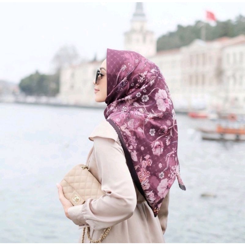 Sekar Fuschia Nirwana Scarf Vanilla Hijab