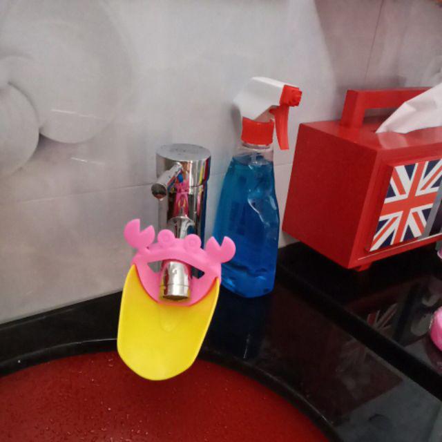 Sambungan Kran Dengan Kuas Bisa Diputar Ditekuk Hemat Air