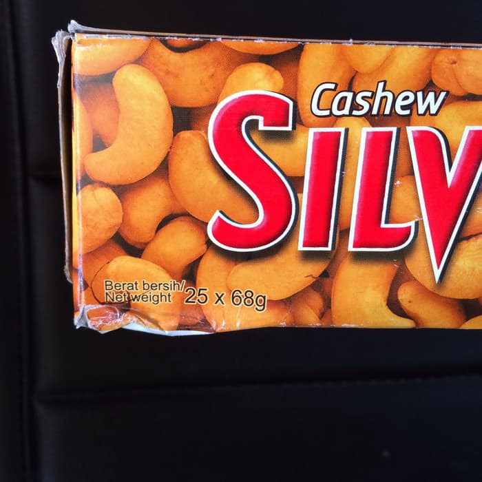 

BOX COKELAT SILVERQUEEN CASHEW 25X68GR