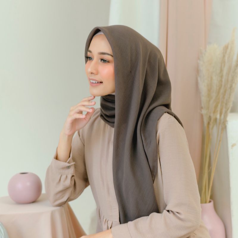 Paris Premium Hijab Segi Empat Paris Premium Basic Jahit Tepi