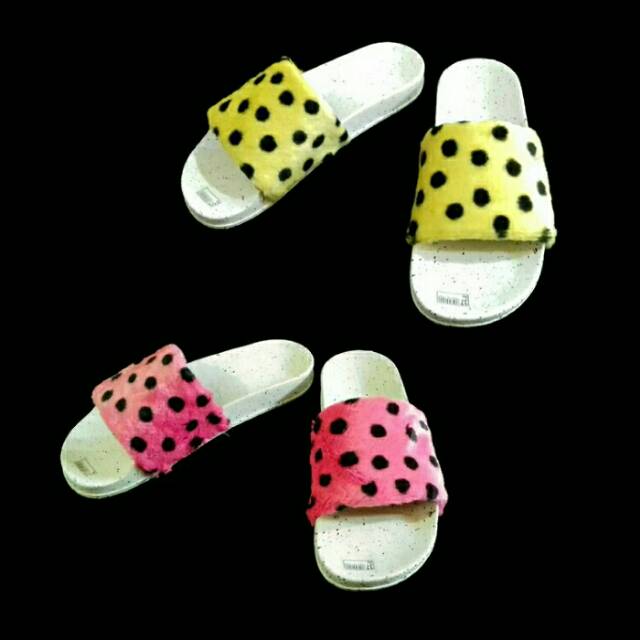 sandal bulu halus polkadot bahan bulu import korea