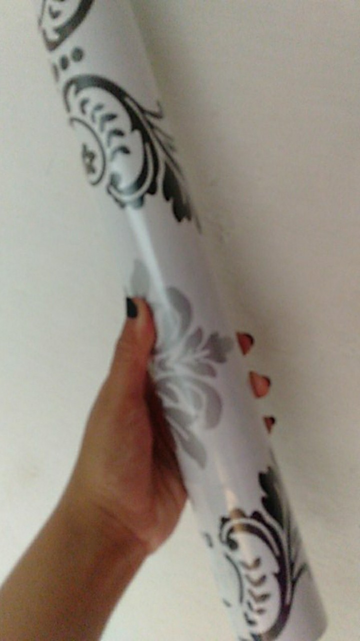 Batik Hitam Silver Wallpaper Sticker Dinding Motif Ukuran 45 Cm X 10 M Cy1037| 4 Kilo Isi 3 Roll