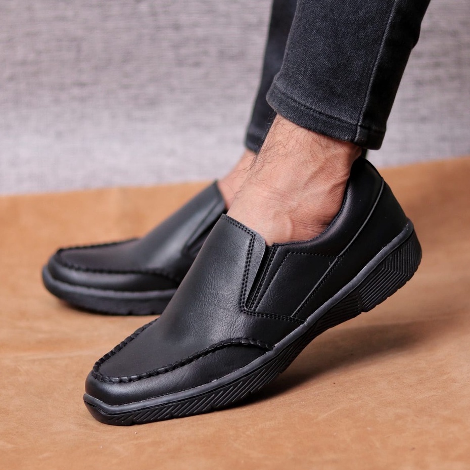 DHOM Sepatu Kasual Slip On Pria Hitam Sepatu Kulit Sintetik Kerja Kantor Kuliah Simple Murah Anti Slip