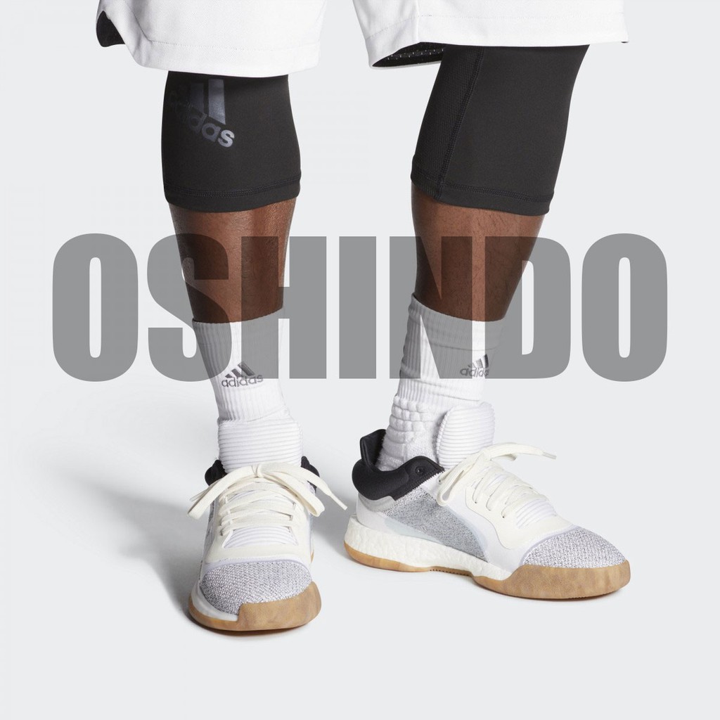 Sepatu Basket Adidas Basketball Marquee Boost Low Cut Putih